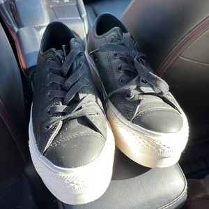 Brand converse size 5.5 color black